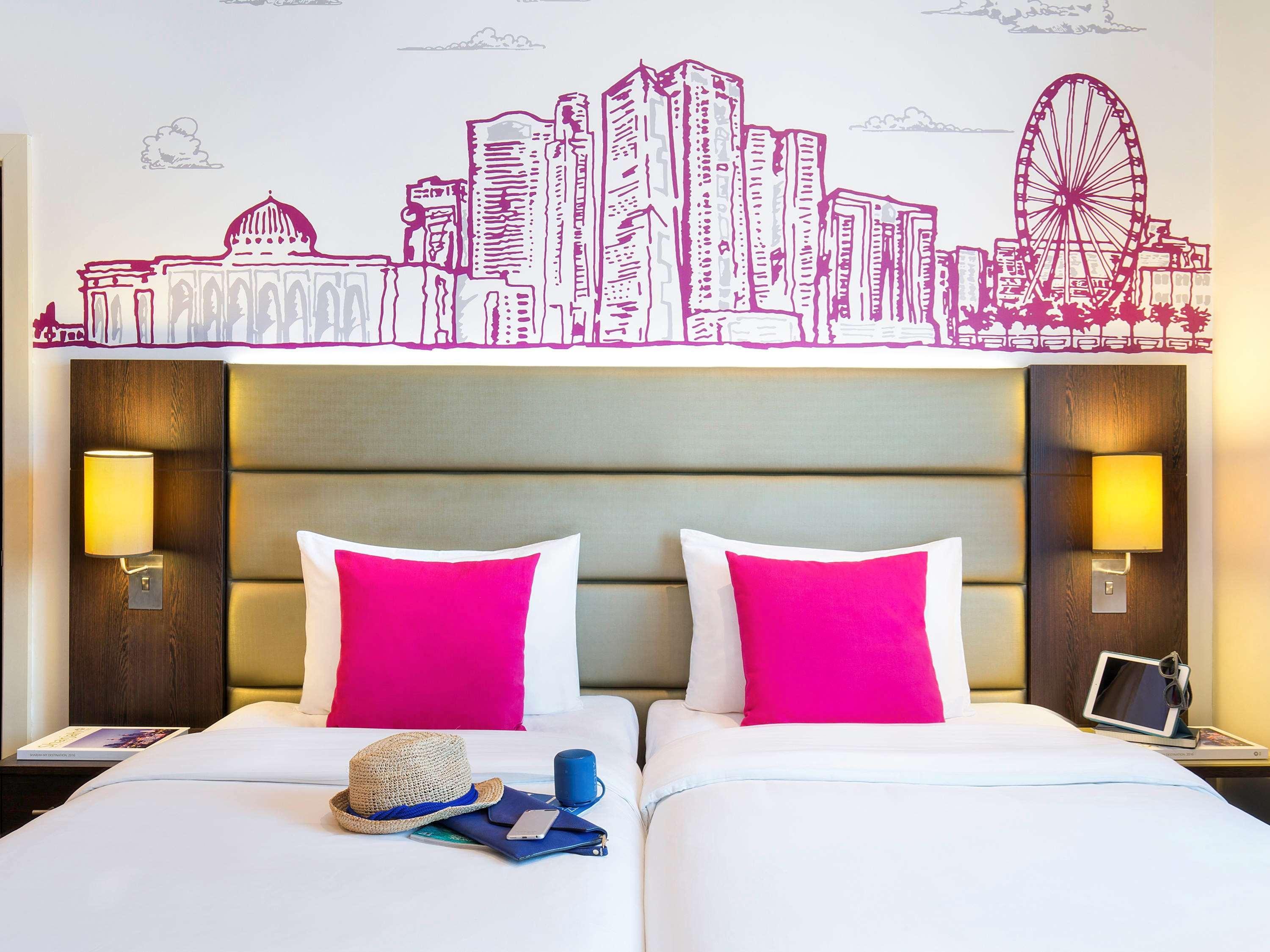 Hotel Ibis Styles Sharjah Exterior foto