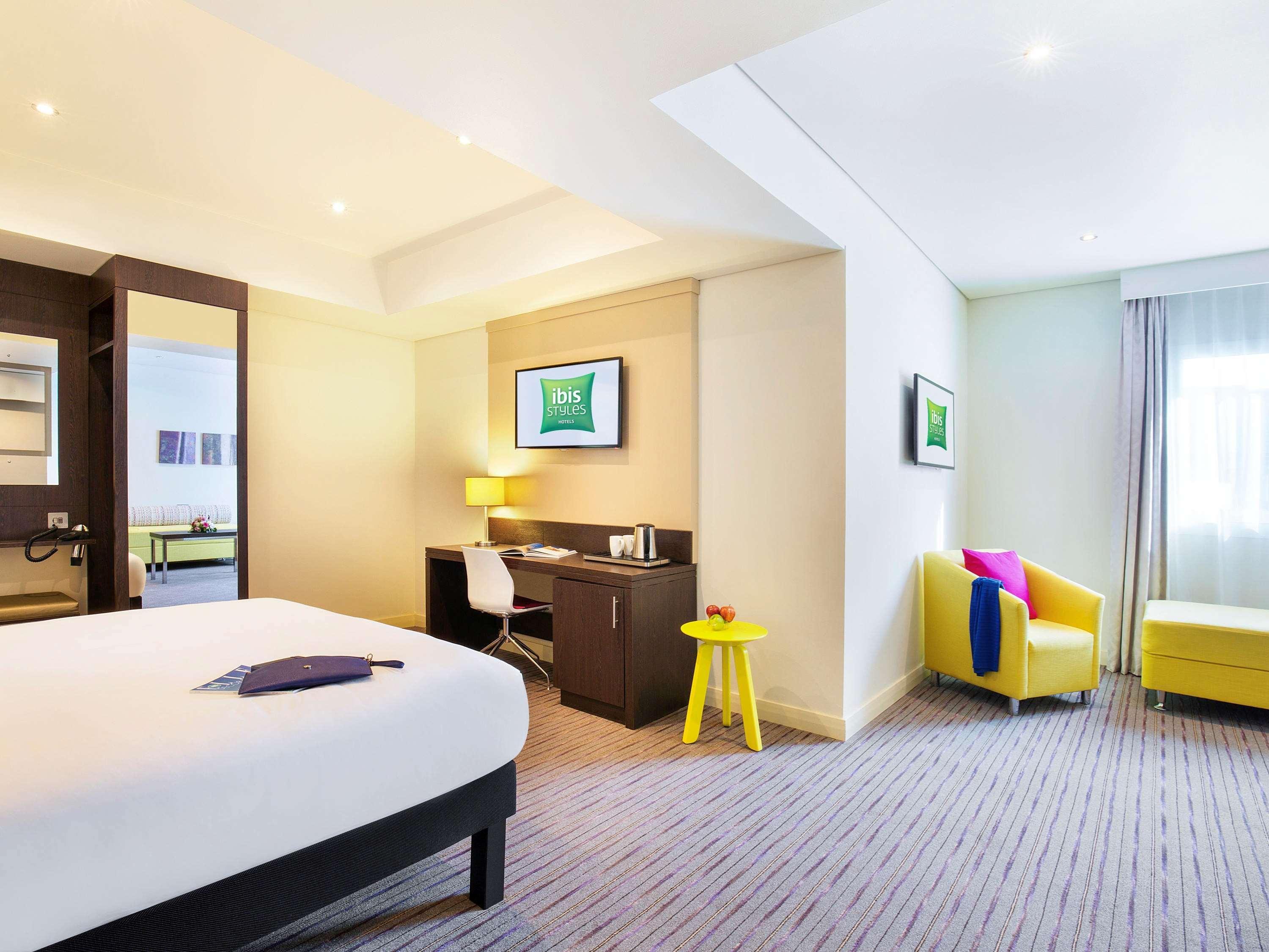Hotel Ibis Styles Sharjah Exterior foto