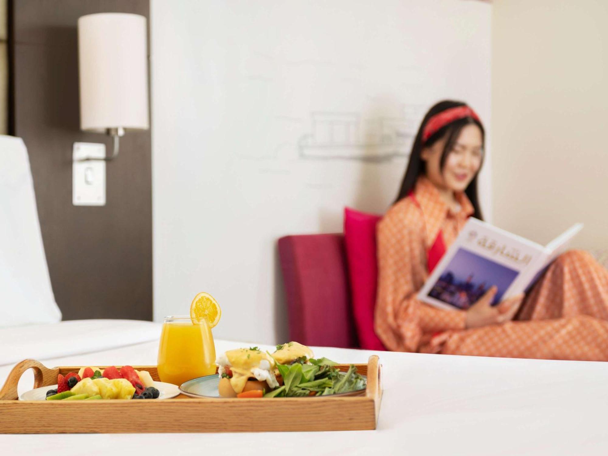 Hotel Ibis Styles Sharjah Exterior foto