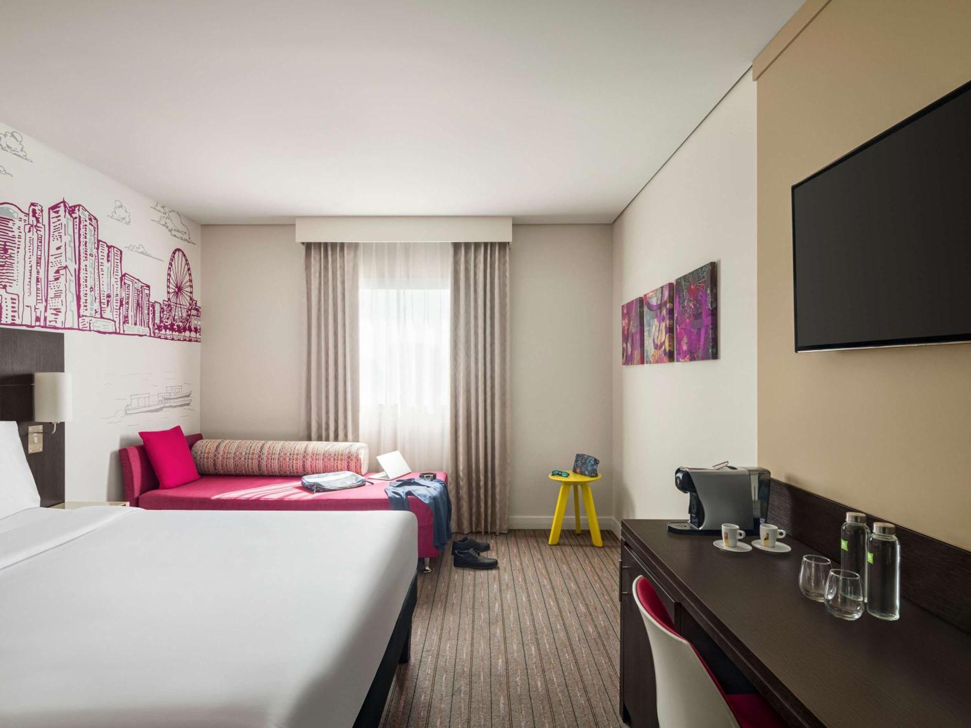Hotel Ibis Styles Sharjah Exterior foto