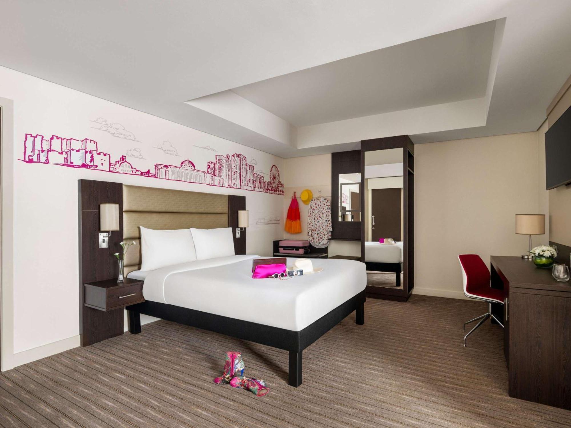 Hotel Ibis Styles Sharjah Exterior foto