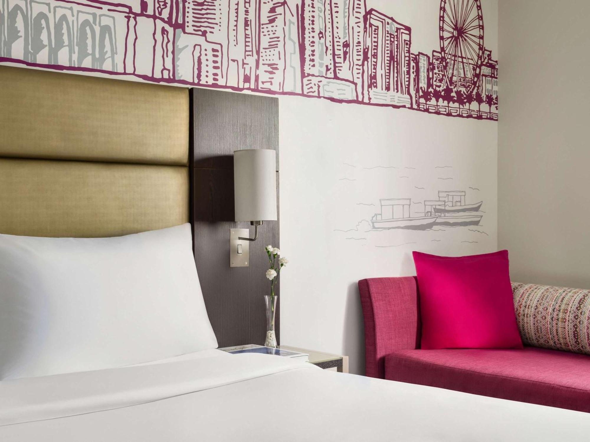 Hotel Ibis Styles Sharjah Exterior foto