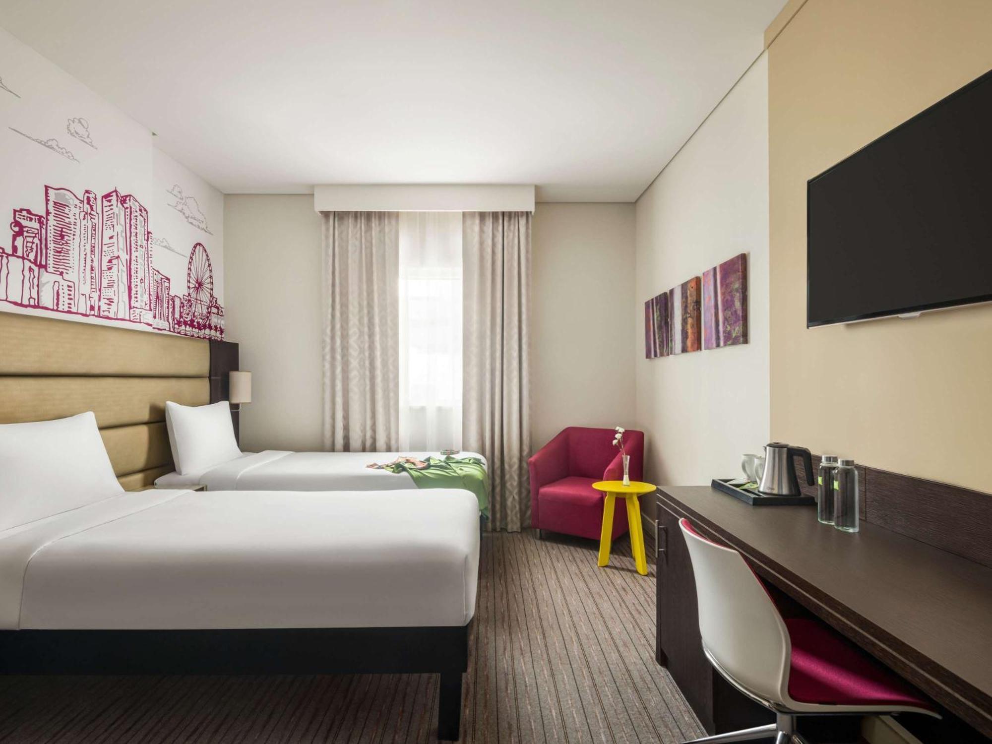 Hotel Ibis Styles Sharjah Exterior foto