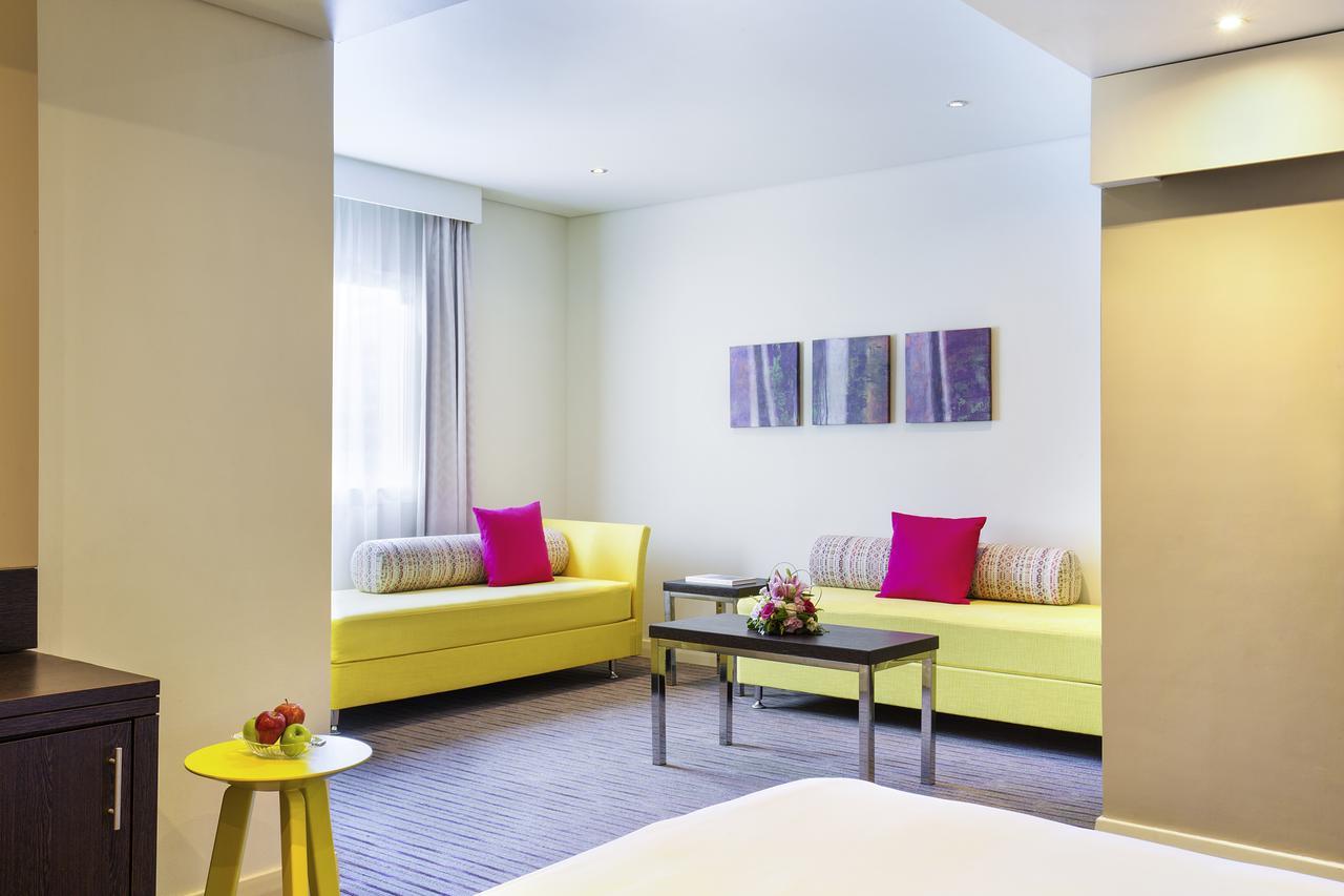 Hotel Ibis Styles Sharjah Exterior foto