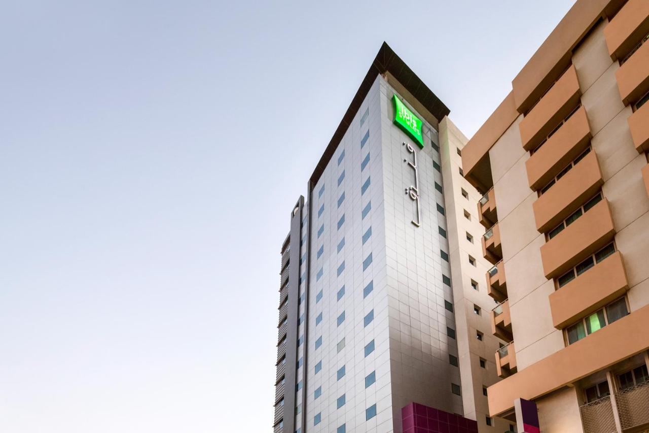 Hotel Ibis Styles Sharjah Exterior foto